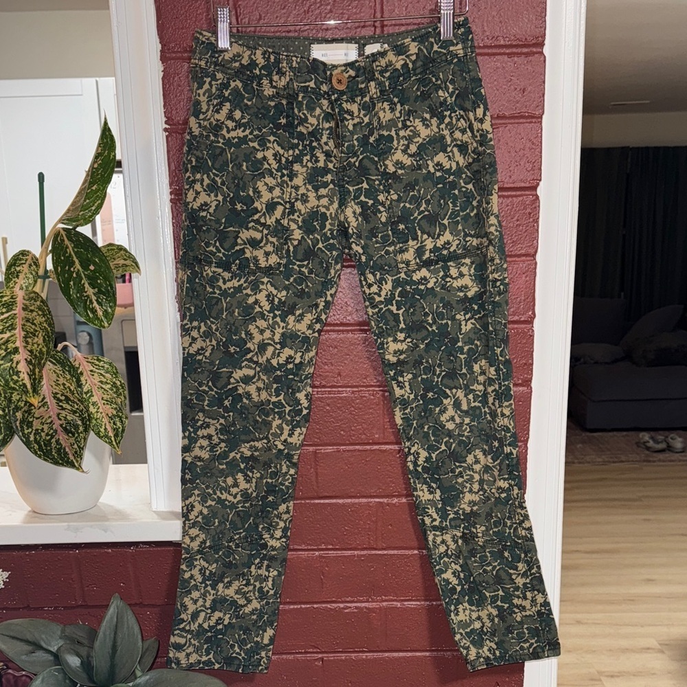 Hei Hei by Anthropologie Green and Tan Floral Patterned Pants